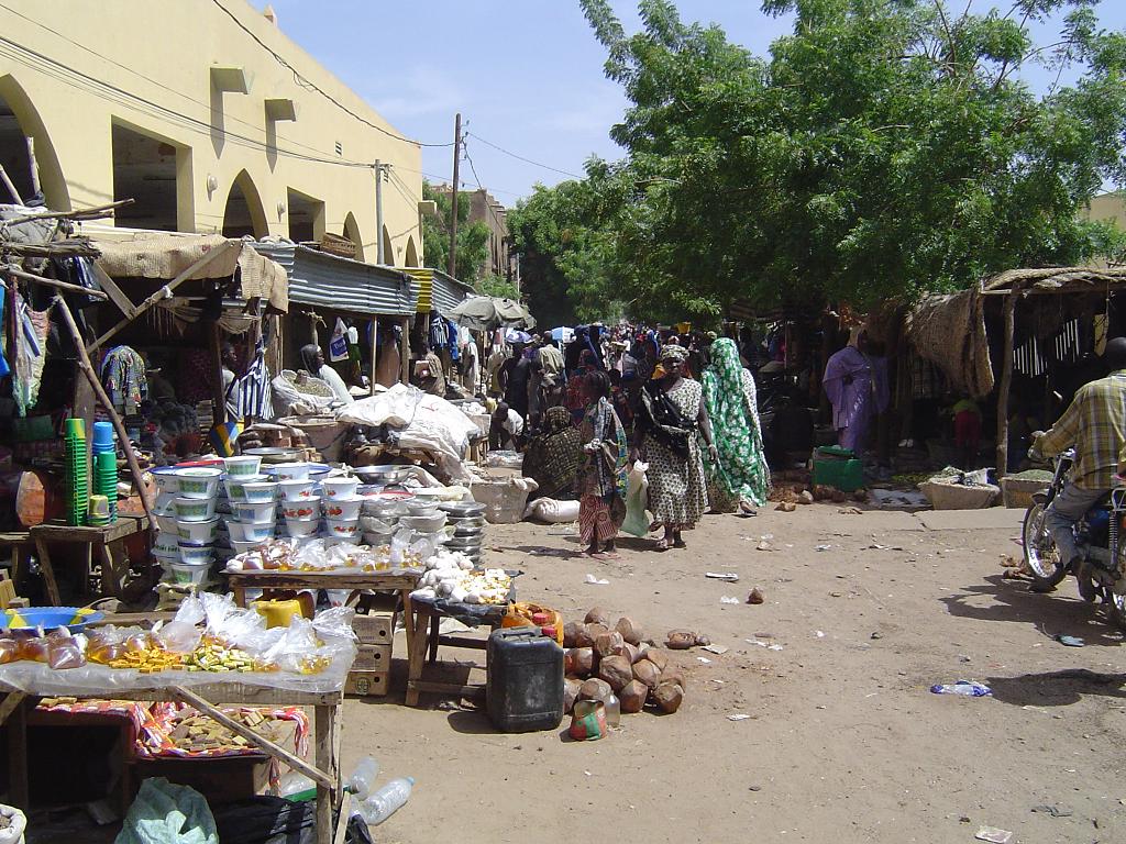 Lose yourself in the many dusty streets of Gao's markets